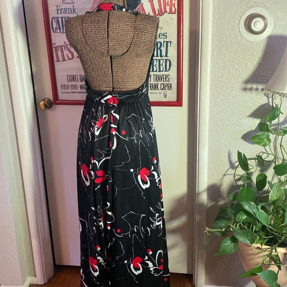 Halter dress with a 70s vibe. No label but beautifully made. - Picture 4 of 5